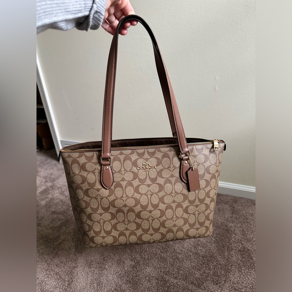 Gorgeous coach bag!